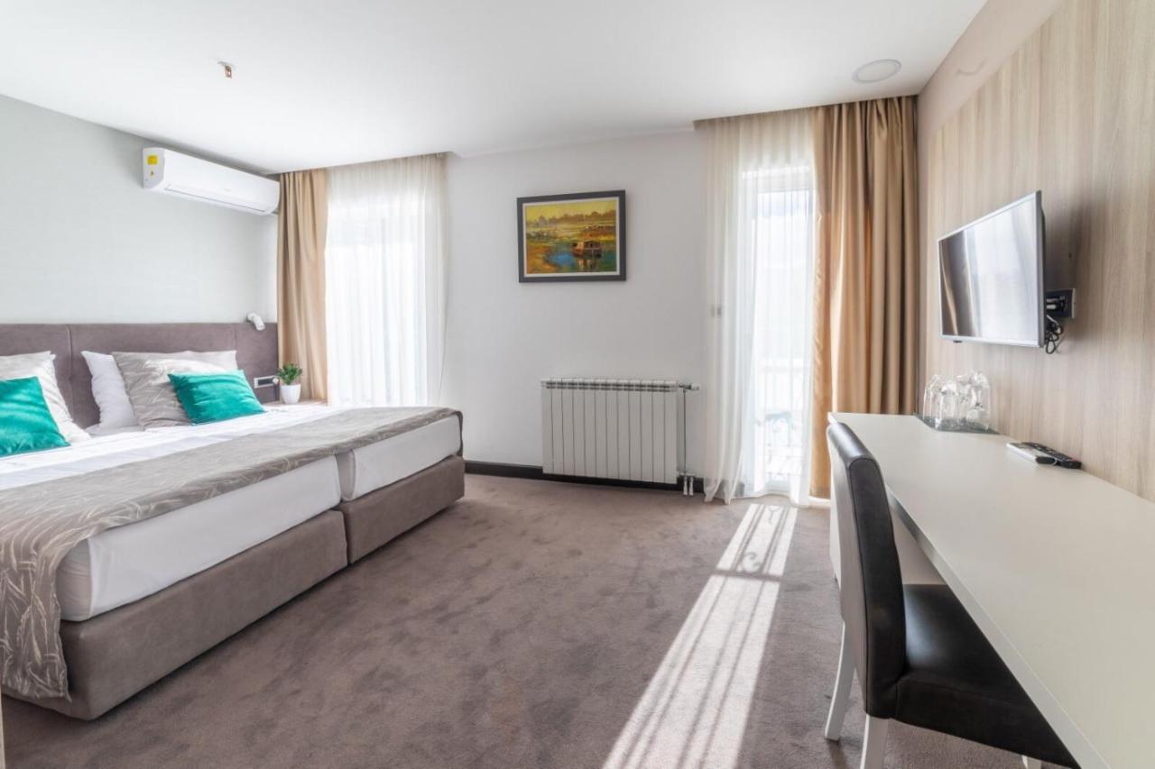 Hotel Беране Екстер'єр фото